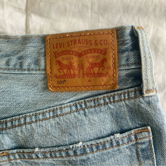 Levi’s 501 jean shorts waveline - medium wash - Picture 6 of 13